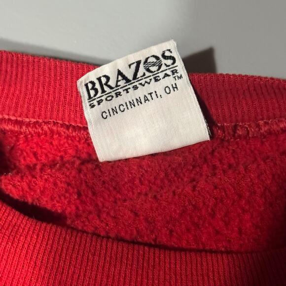 154. Vintage Mickey & Co. Red Sweatshirt – Classic crewneck - Picture 9 of 9